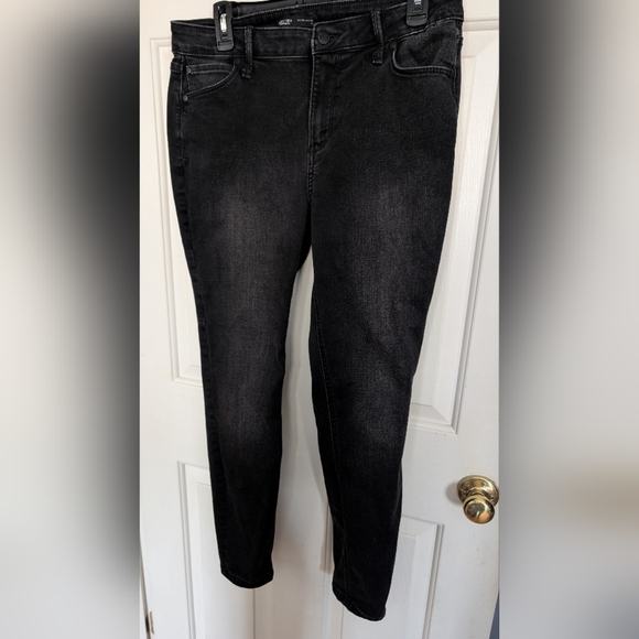 Simply Vera Vera Wang Women's Power Stretch Core Skinny JeansColor: Black 12 EUC - Picture 2 of 7